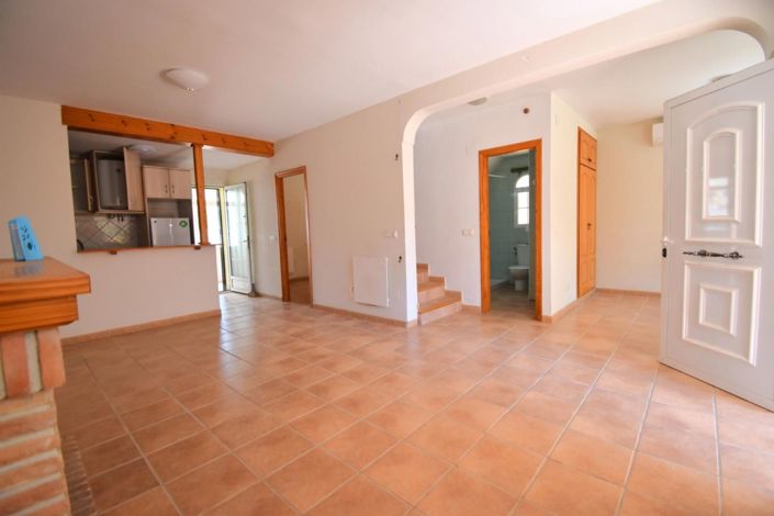 Image No.5-2 Bed House for sale