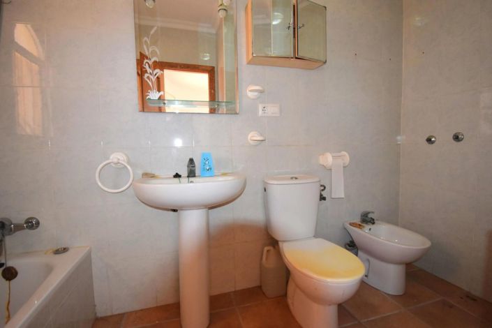 Image No.8-2 Bed House for sale