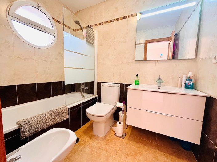 Image No.18-3 Bed House for sale