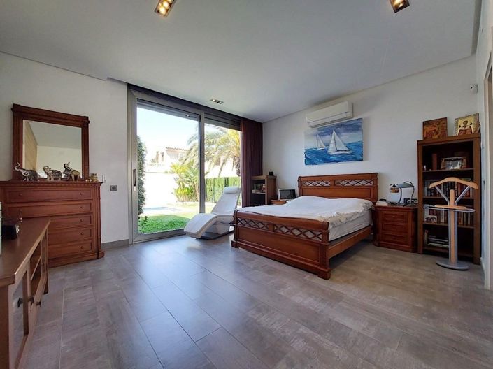 Image No.29-3 Bed Villa for sale