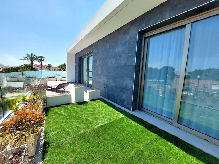 Image No.33-3 Bed Villa for sale