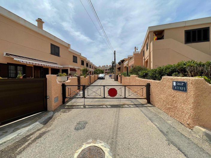 Image No.2-6 Bed House for sale