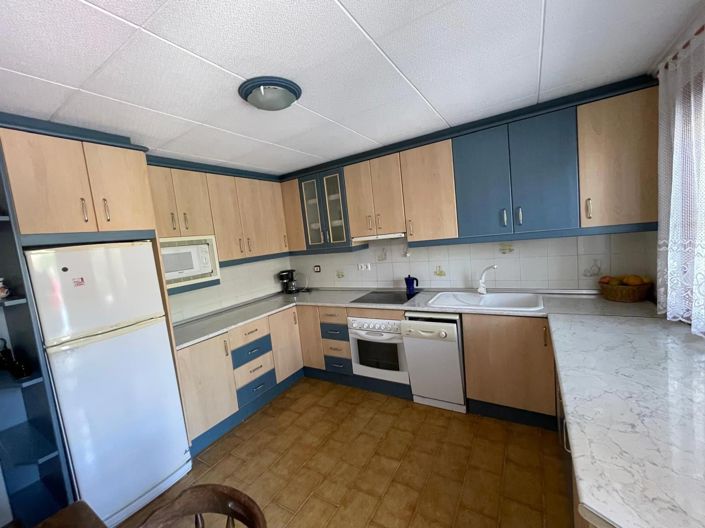 Image No.27-6 Bed House for sale