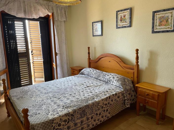 Image No.5-6 Bed House for sale