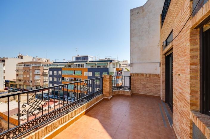 Image No.1-3 Bed Penthouse for sale