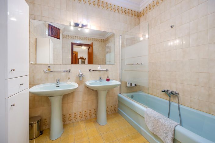 Image No.104-12 Bed Villa for sale