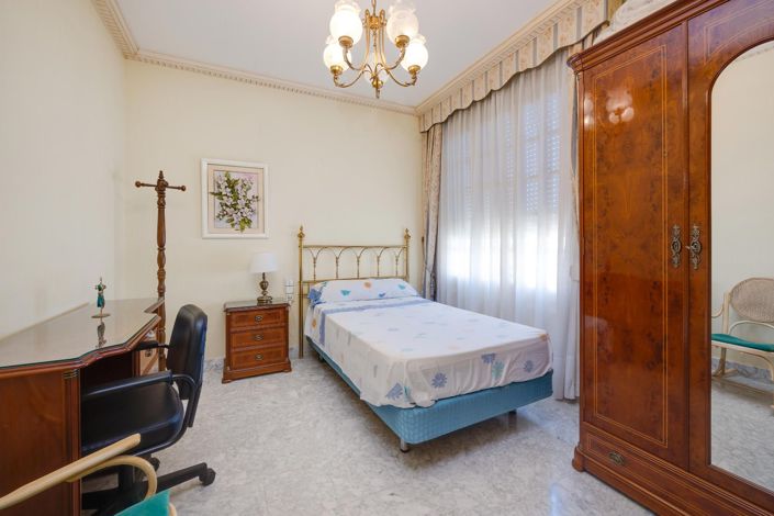 Image No.105-12 Bed Villa for sale