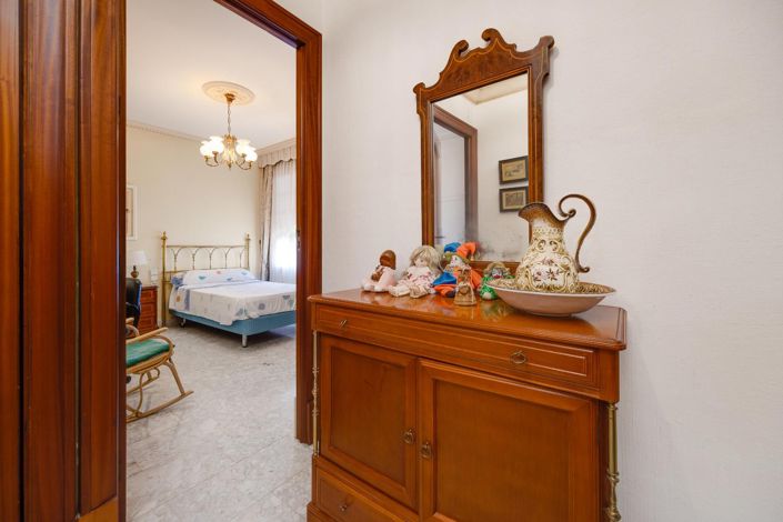 Image No.106-12 Bed Villa for sale