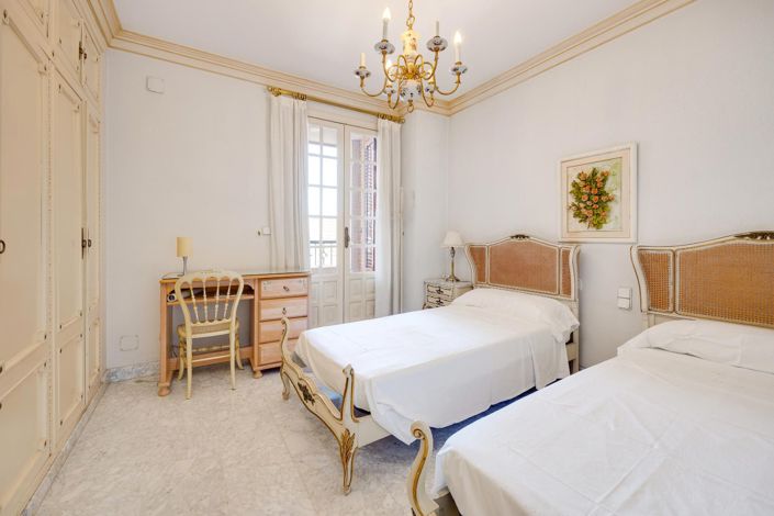 Image No.107-12 Bed Villa for sale