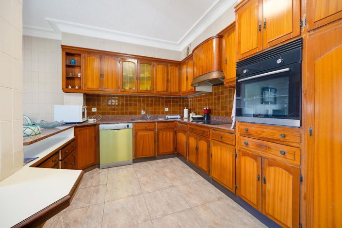 Image No.109-12 Bed Villa for sale