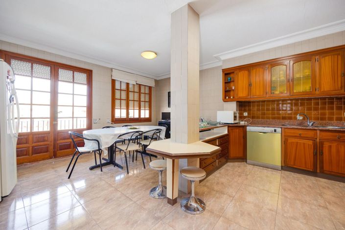 Image No.110-12 Bed Villa for sale