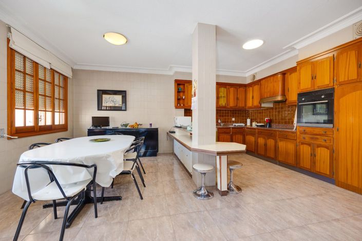 Image No.112-12 Bed Villa for sale