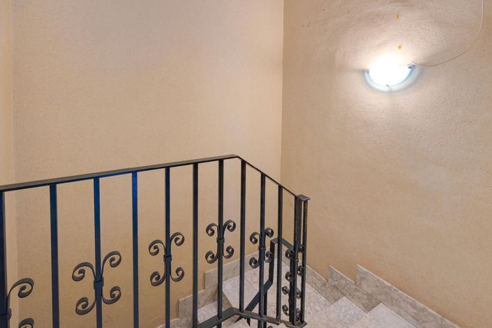 Image No.117-12 Bed Villa for sale