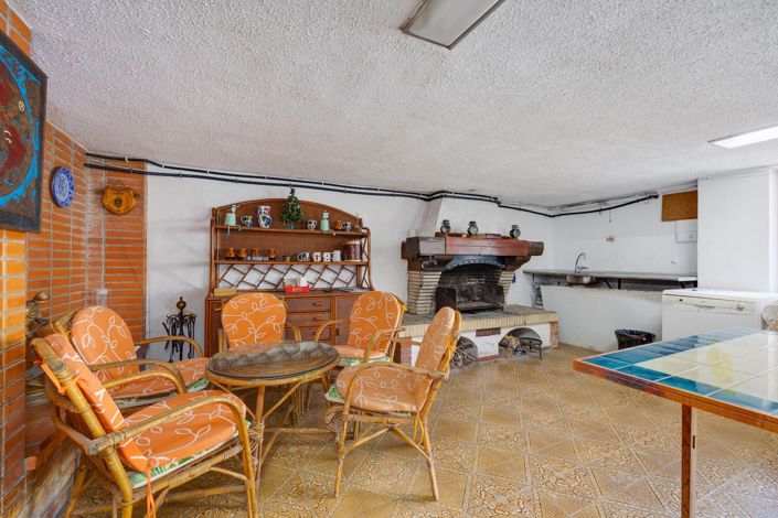 Image No.122-12 Bed Villa for sale