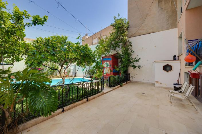 Image No.125-12 Bed Villa for sale