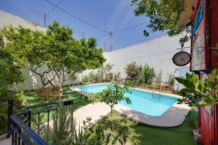 Image No.127-12 Bed Villa for sale