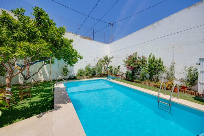 Image No.128-12 Bed Villa for sale