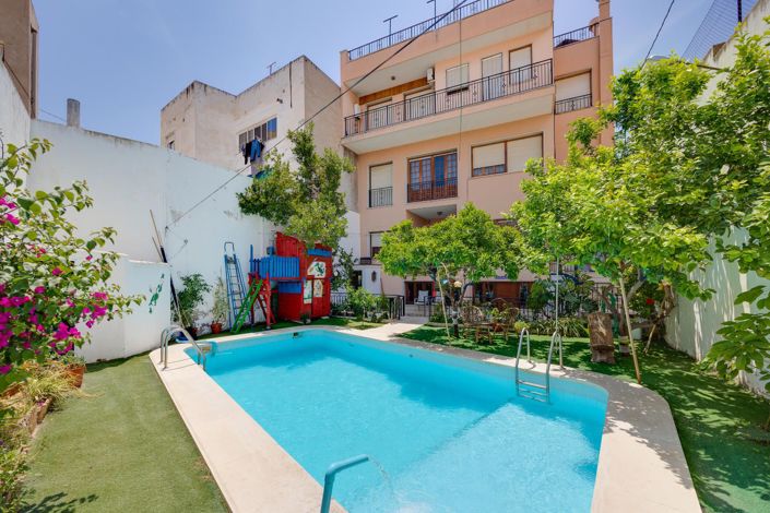 Image No.130-12 Bed Villa for sale