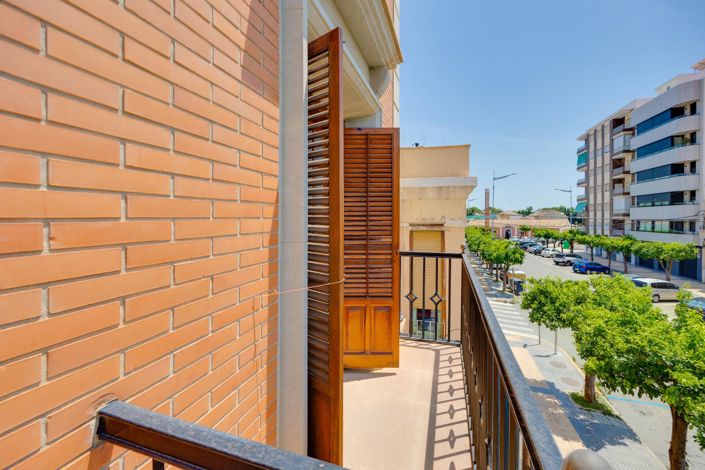 Image No.134-12 Bed Villa for sale