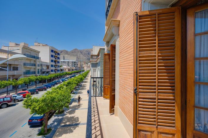 Image No.135-12 Bed Villa for sale