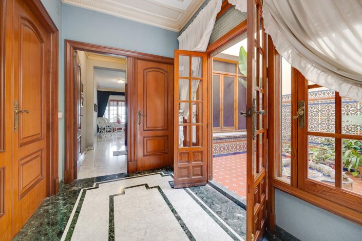 Image No.24-12 Bed Villa for sale