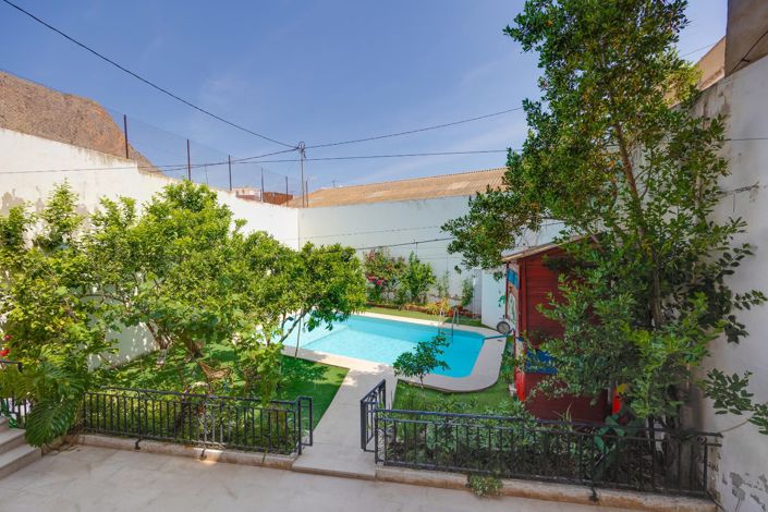 Image No.31-12 Bed Villa for sale