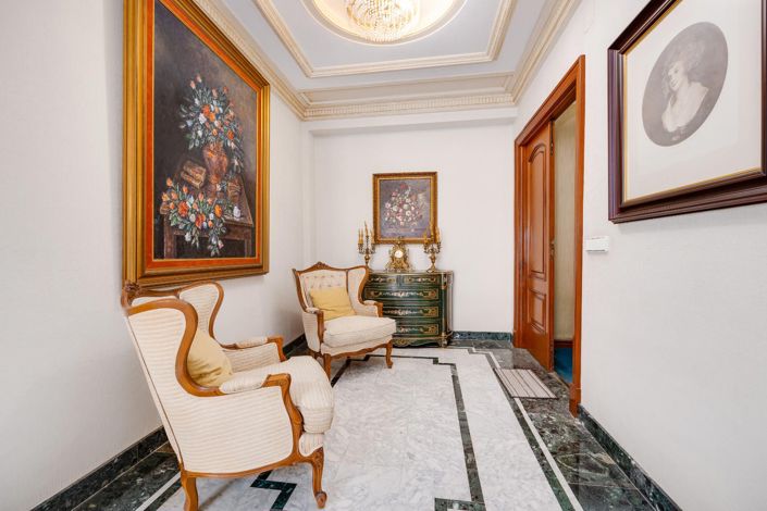 Image No.37-12 Bed Villa for sale