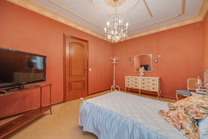 Image No.52-12 Bed Villa for sale