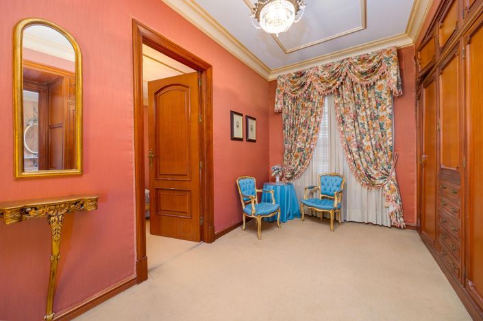 Image No.53-12 Bed Villa for sale