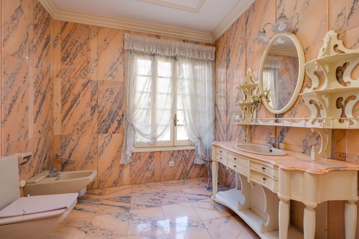 Image No.54-12 Bed Villa for sale