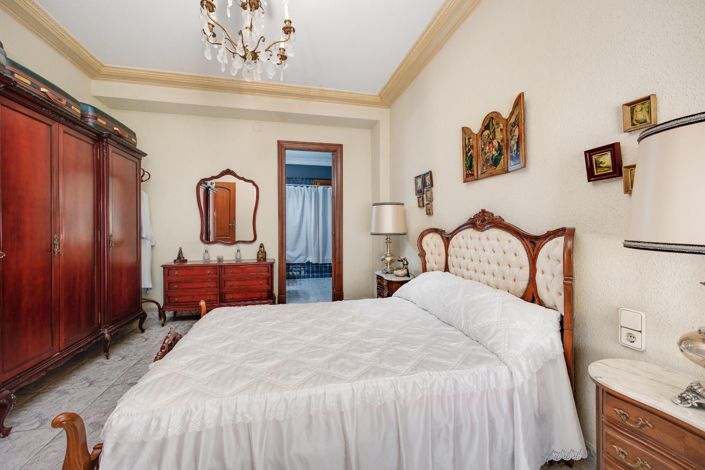 Image No.57-12 Bed Villa for sale