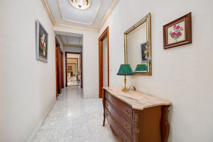 Image No.60-12 Bed Villa for sale