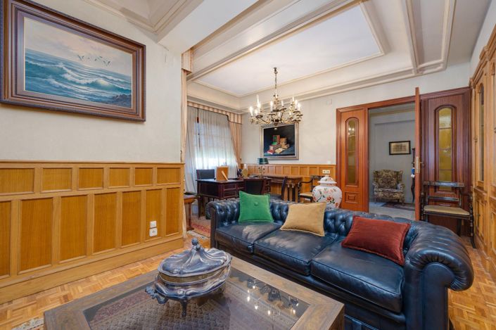 Image No.64-12 Bed Villa for sale