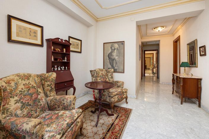 Image No.65-12 Bed Villa for sale