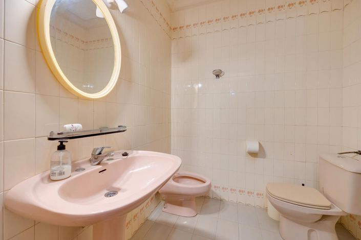 Image No.68-12 Bed Villa for sale