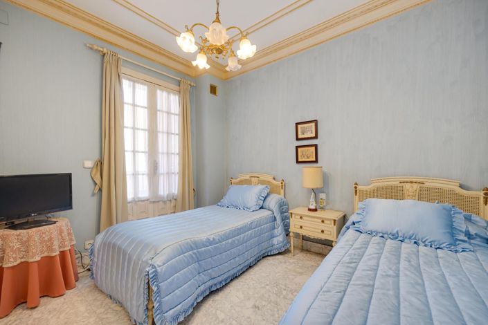 Image No.71-12 Bed Villa for sale