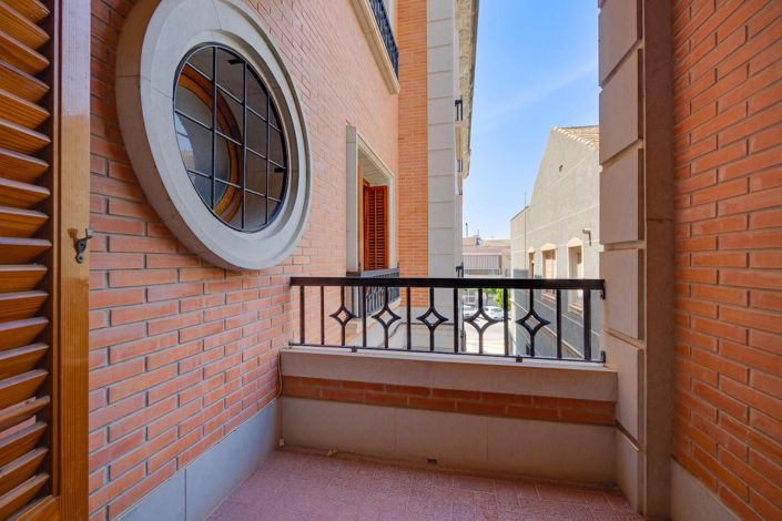 Image No.72-12 Bed Villa for sale