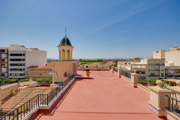 Image No.75-12 Bed Villa for sale