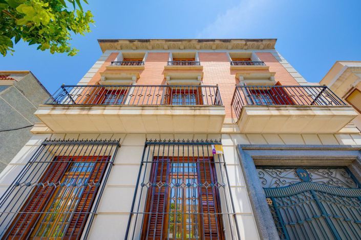 Image No.8-12 Bed Villa for sale