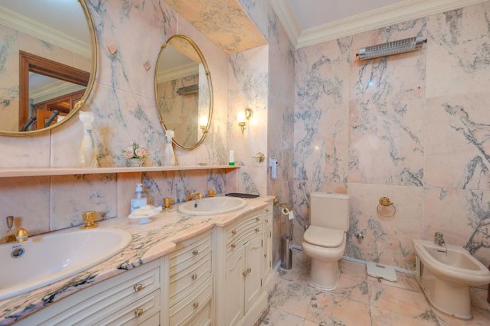 Image No.84-12 Bed Villa for sale