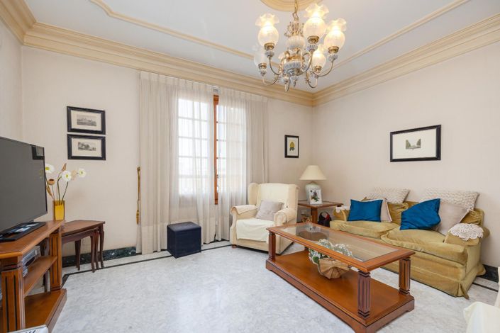 Image No.91-12 Bed Villa for sale