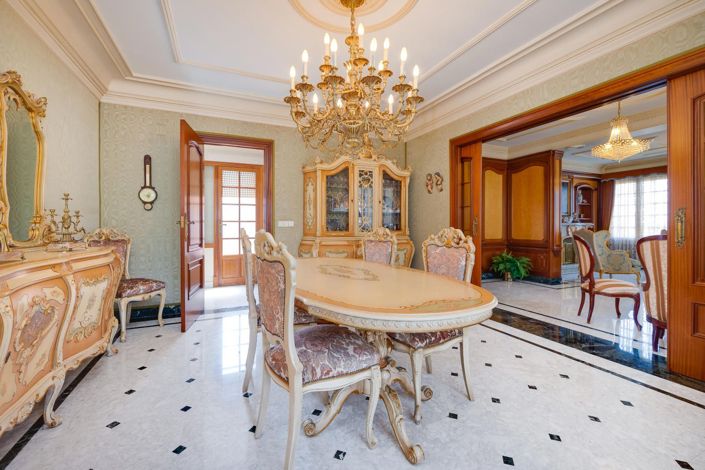 Image No.98-12 Bed Villa for sale