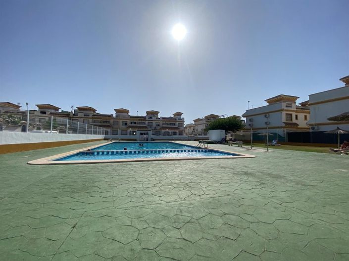Image No.1-3 Bed House for sale