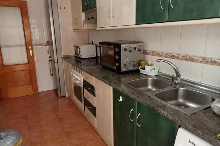 Image No.8-3 Bed House for sale