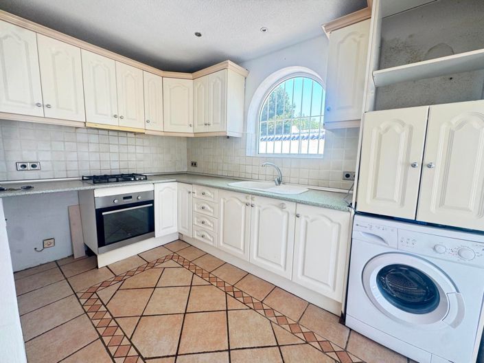 Image No.11-3 Bed House for sale