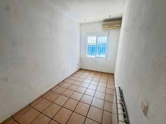 Image No.18-3 Bed House for sale