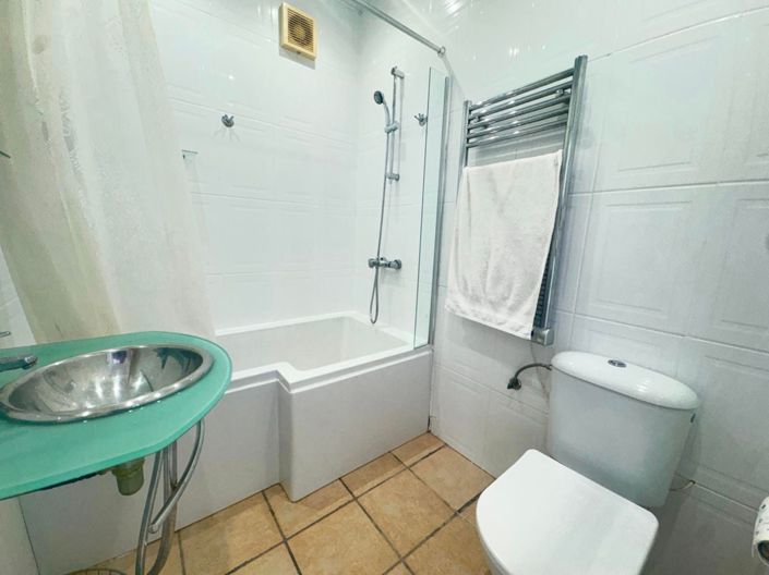 Image No.21-3 Bed House for sale