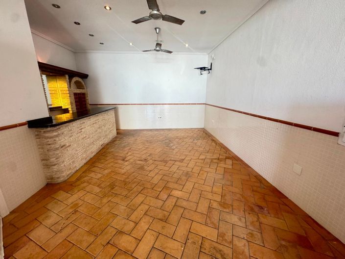 Image No.22-3 Bed House for sale