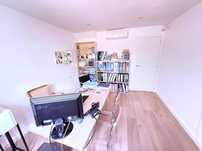 Image No.11-3 Bed House for sale