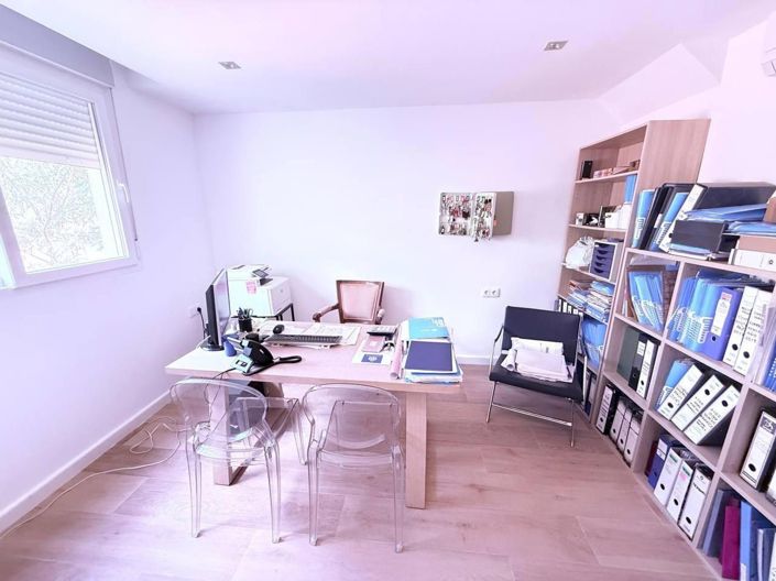 Image No.12-3 Bed House for sale